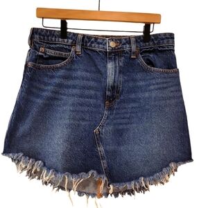 We The Free, Jean Skirt, Frayed at Hemline, Women's sz 31, L- 16.5 Inches From T